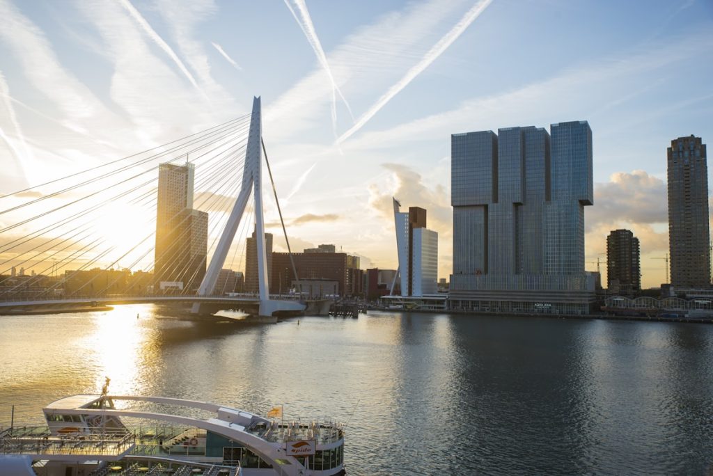 Online opvallen in Rotterdam: het belang van een sterke website